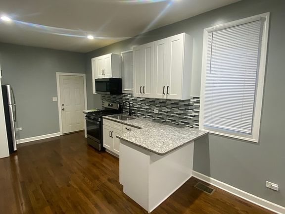 3rd image of 7421 S Saint Lawrence Ave