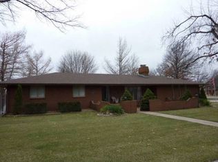 901 Bannock Burn Rd, Hutchinson, KS 67502