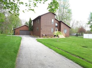 906 N Powell Rd, Essexville, MI
