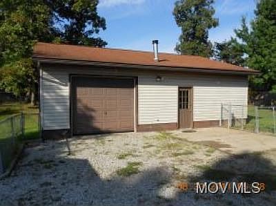 2nd image of 1225 E Poplar St