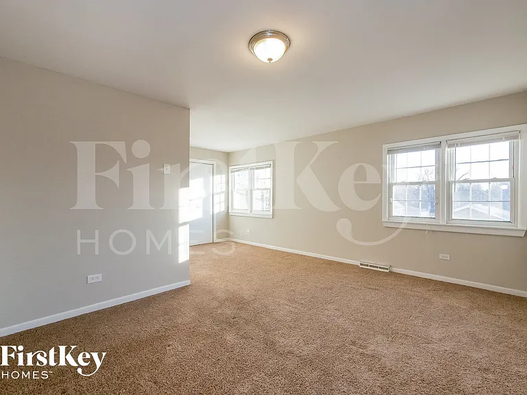19 E 140th Ct — Photo 5