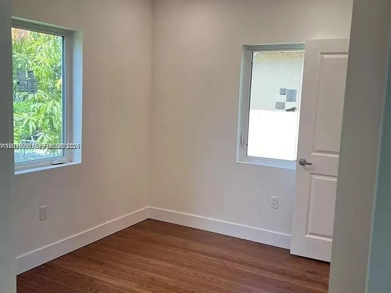 2250 SW 21st St — Photo 9