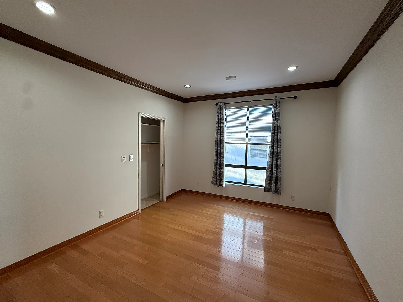 3 bed, 1865 sqft, $6,199 — Photo 4