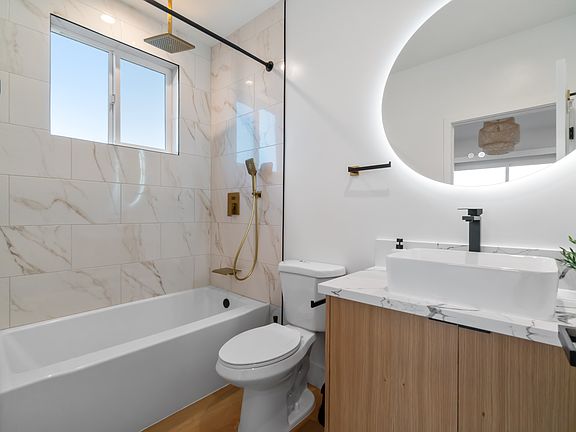 5th image of 3917 Inglewood Blvd #1E