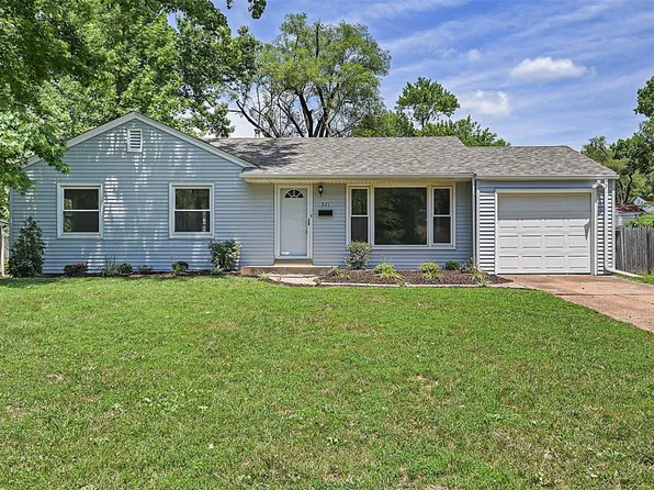 921 Frost Ave, Saint Louis, MO 63135