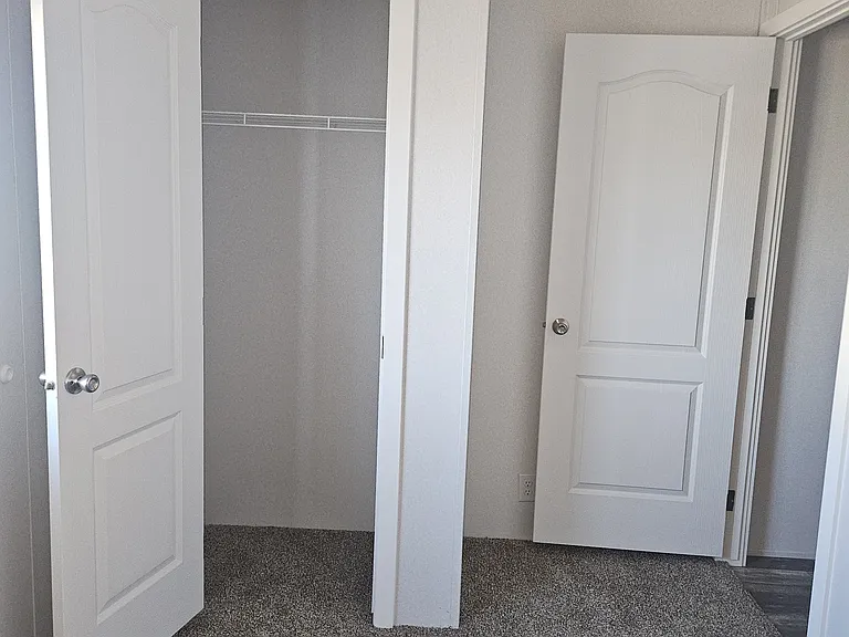 200 W Hawthorne St #32 — Photo 8