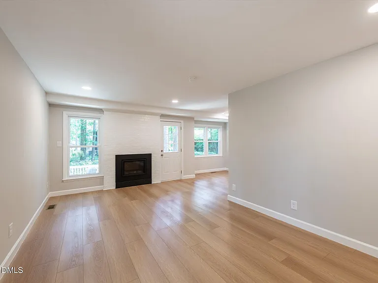 101 Flora McDonald Ln — Photo 4