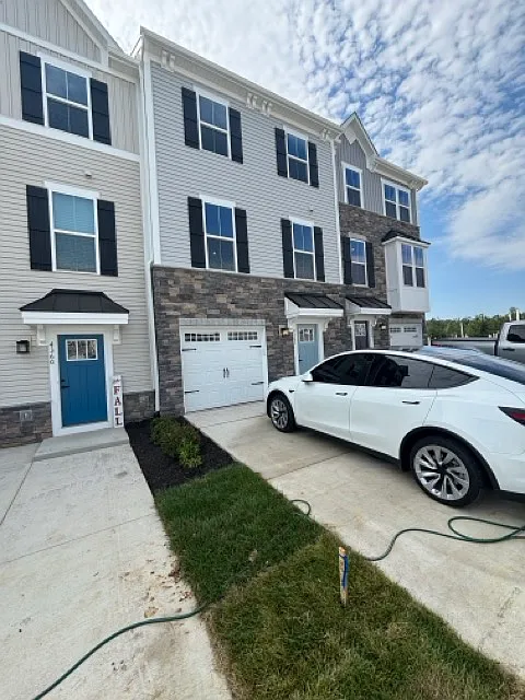 4 bed, 3.5 bath, $2,900 — Photo 3