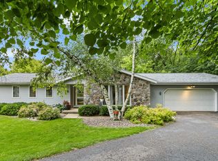 860 Iroquois Cir, Baraboo, WI 53913