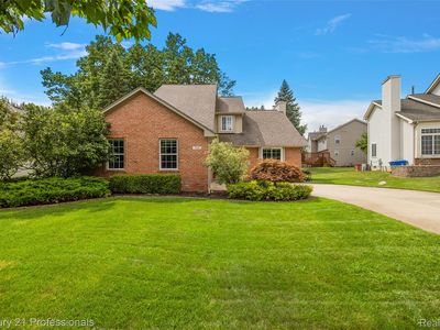 319 Pine Creek Ct, Waterford, MI, 48327