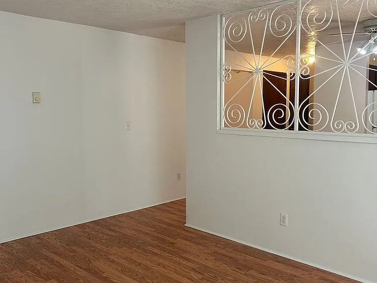 549-599 Greenwood Dr NE — Photo 5