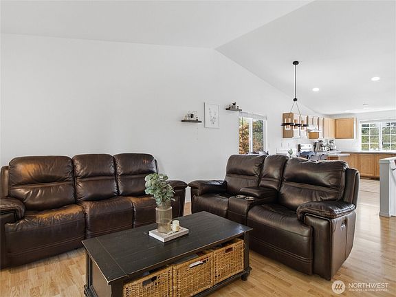 5th image of 15658 91st Way SE