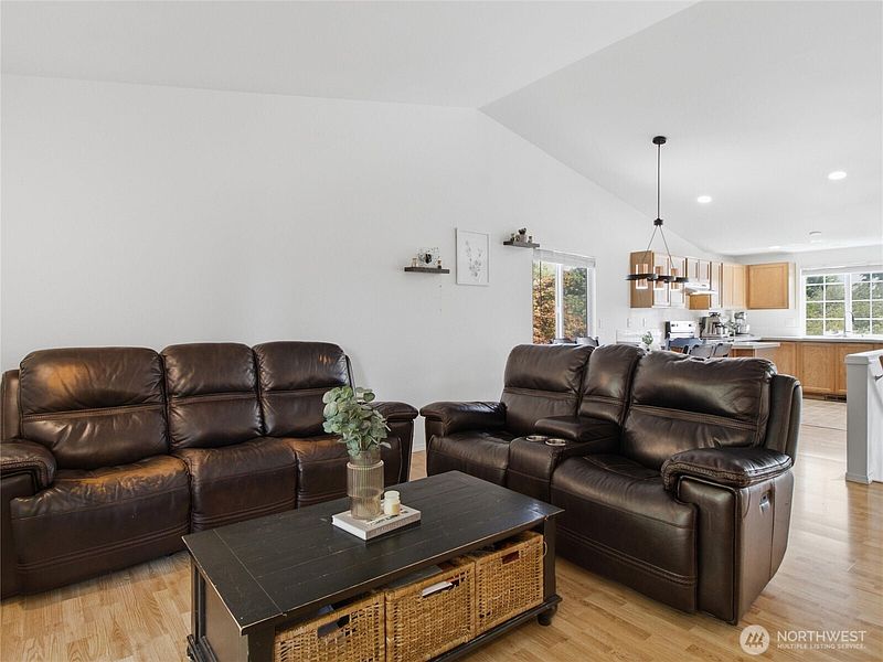 5th image of 15658 91st Way SE