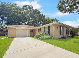 740 Deerfield Rd, Gretna, LA 70056
