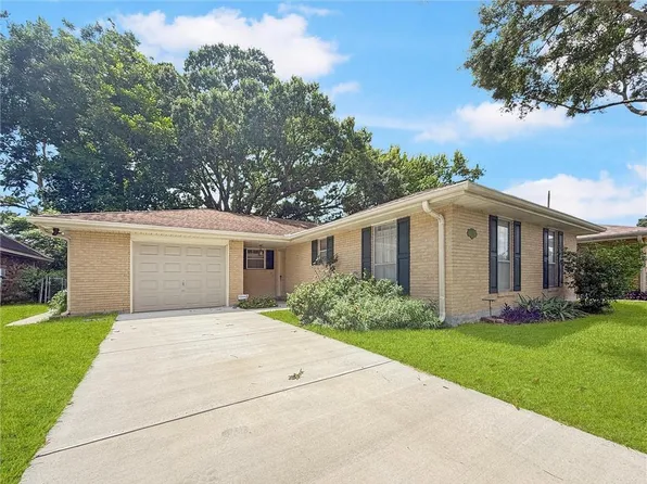 740 Deerfield Rd, Gretna, LA 70056