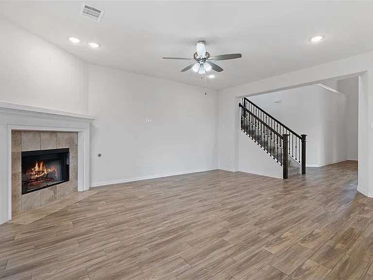 2905 Consuelo Way — Photo 3