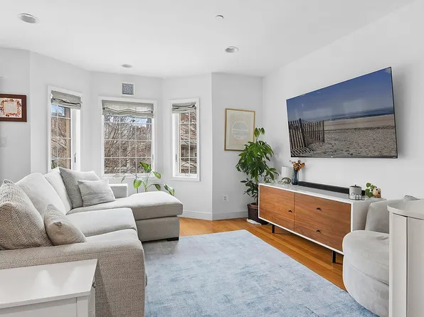 734 E 5th St APT 3R, Brooklyn, NY 11218