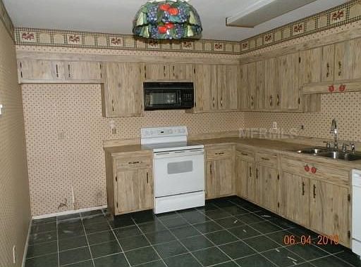 4th image of 419 Evesham Pl