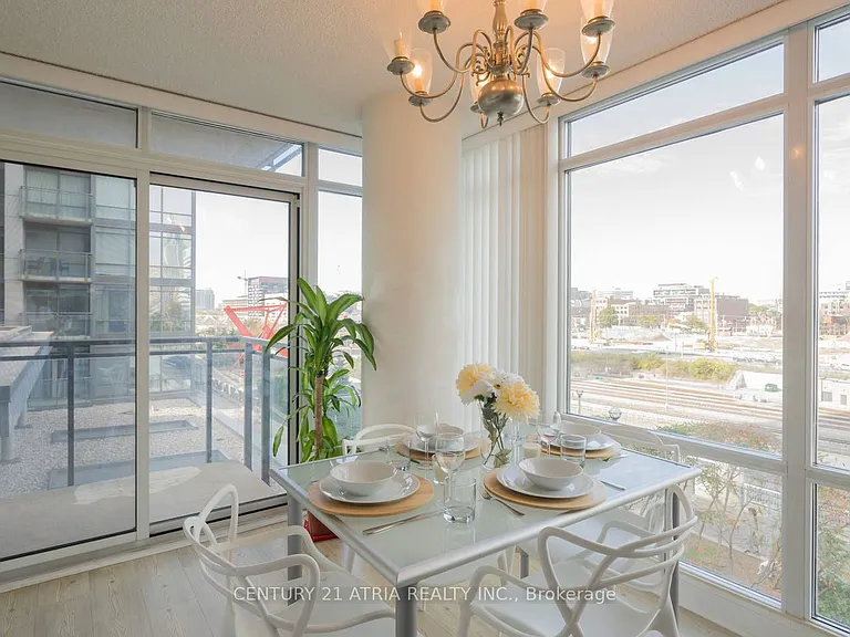 4K Spadina Ave #302 — Photo 6