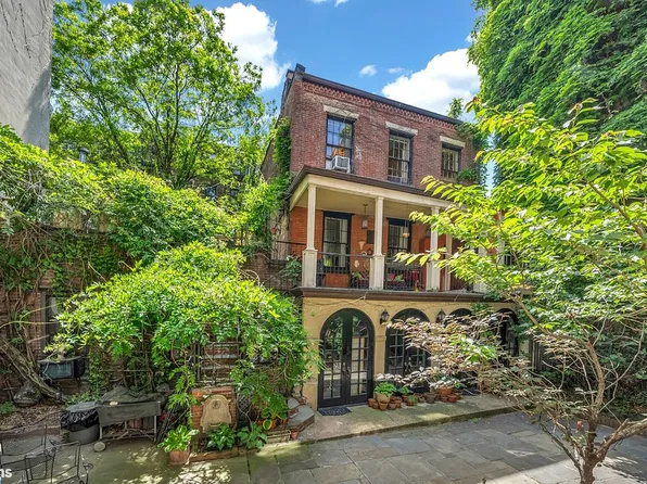 420 W 46th St #2R, New York, NY 10036