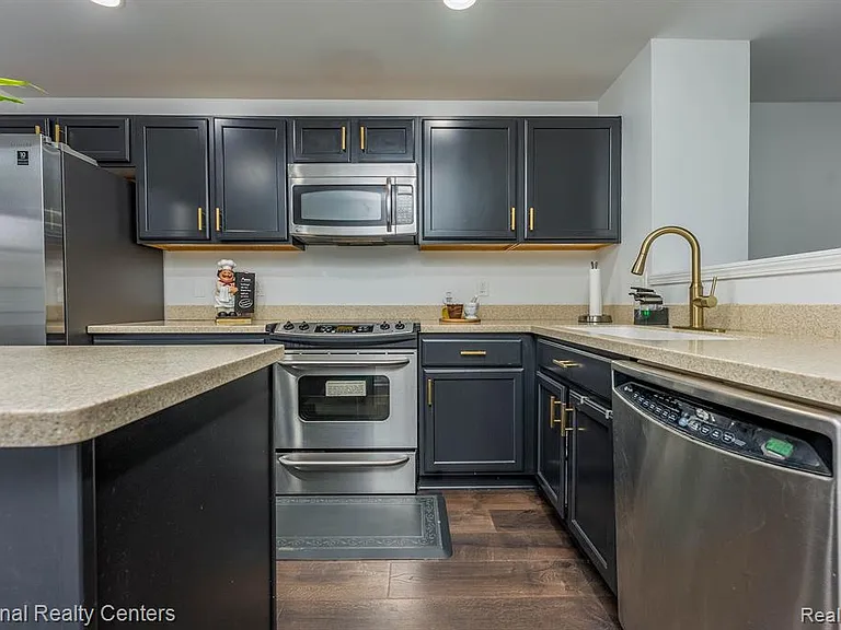 27863 Hopkins Dr — Photo 5
