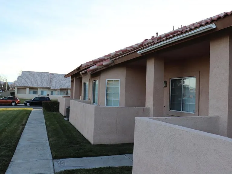 1647 Orchid Ln — Photo 3