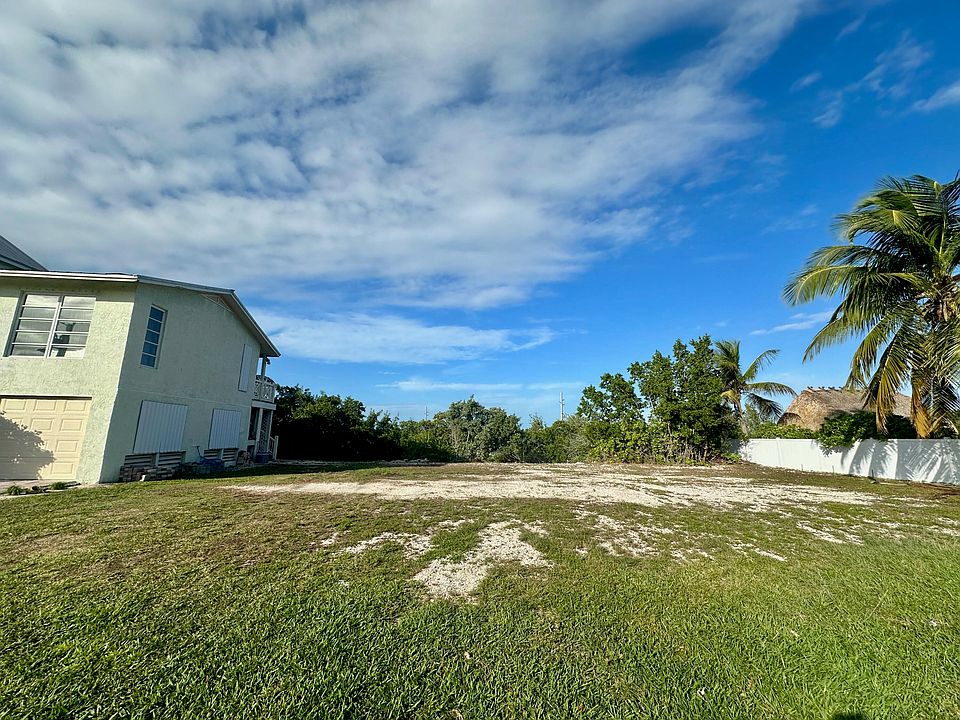 1st image of 8 Blue Water Dr