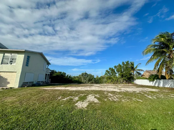 8 Blue Water Dr, Key West, FL 33040