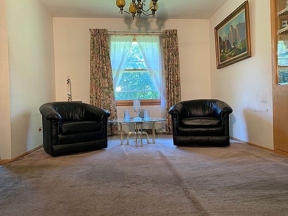2nd image of 817 Valley Park Dr