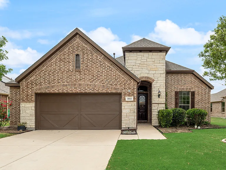 2112 Benjamin Creek Dr — Photo 3