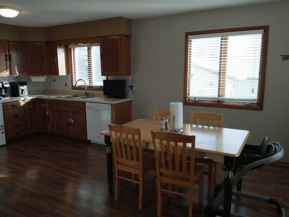 4th image of 504 Central Ave S