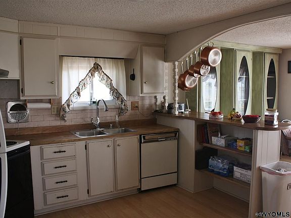 3rd image of 23 Collins Dr