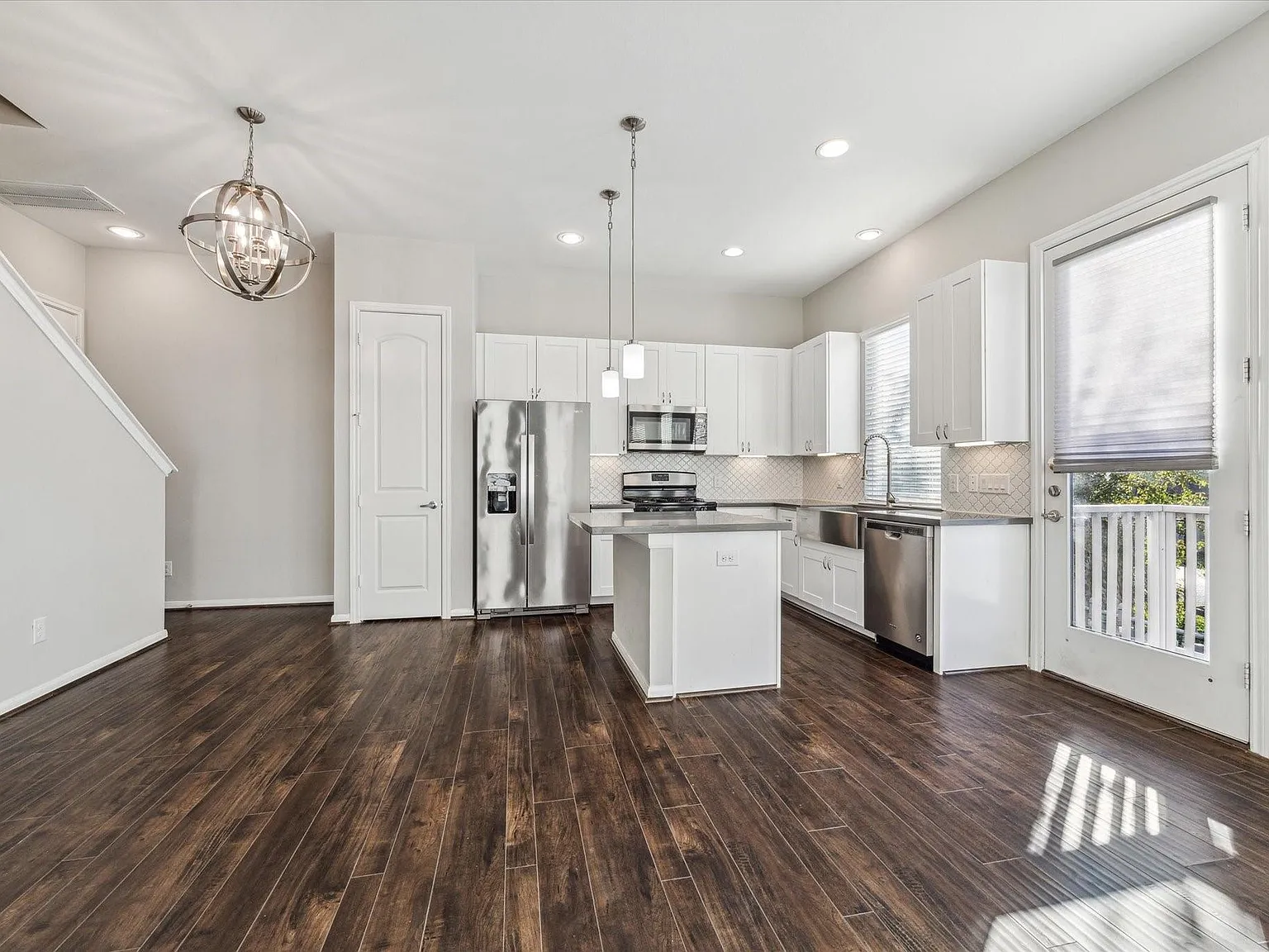 3 bed, 2.5 bath, 1411 sqft, $1,850 — Photo 2