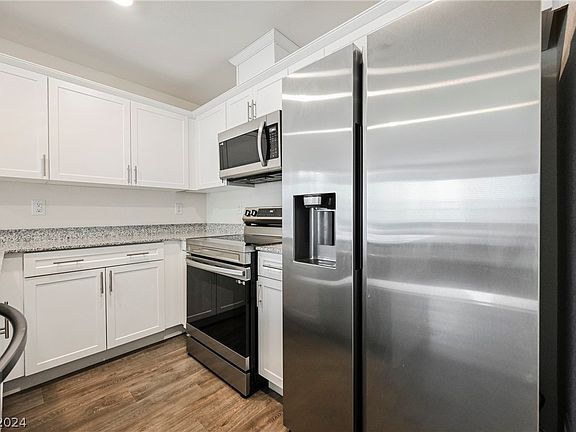 5th image of 2733 Champagne Gold Ave