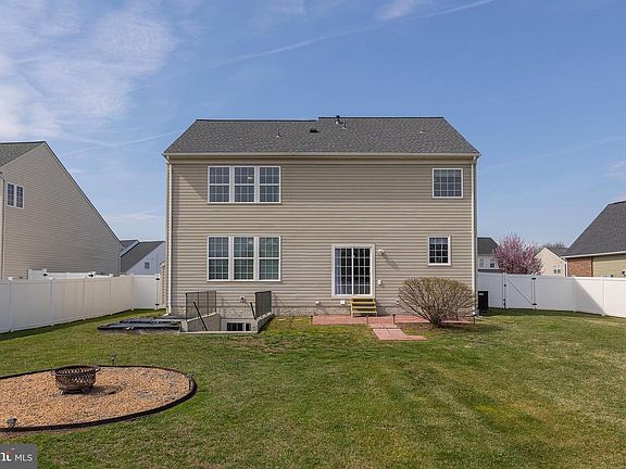 2nd image of 122 Vincent Dr