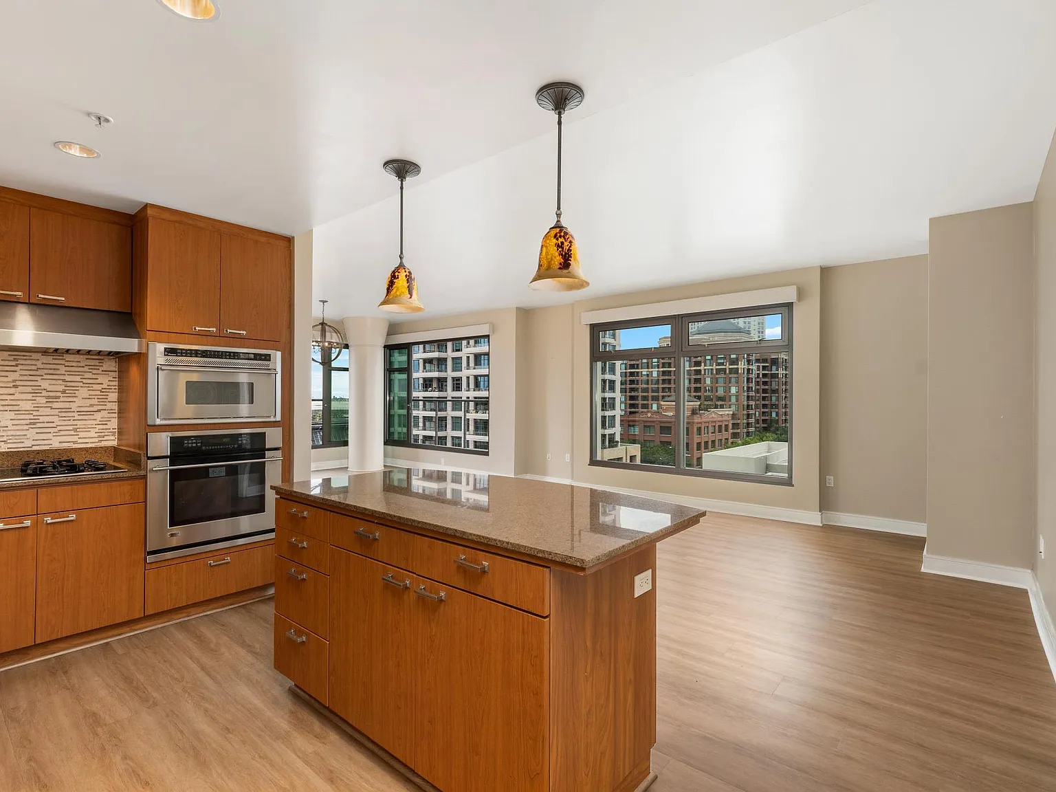 2 bed, 2.5 bath, 1295 sqft, $4,900 — Photo 4