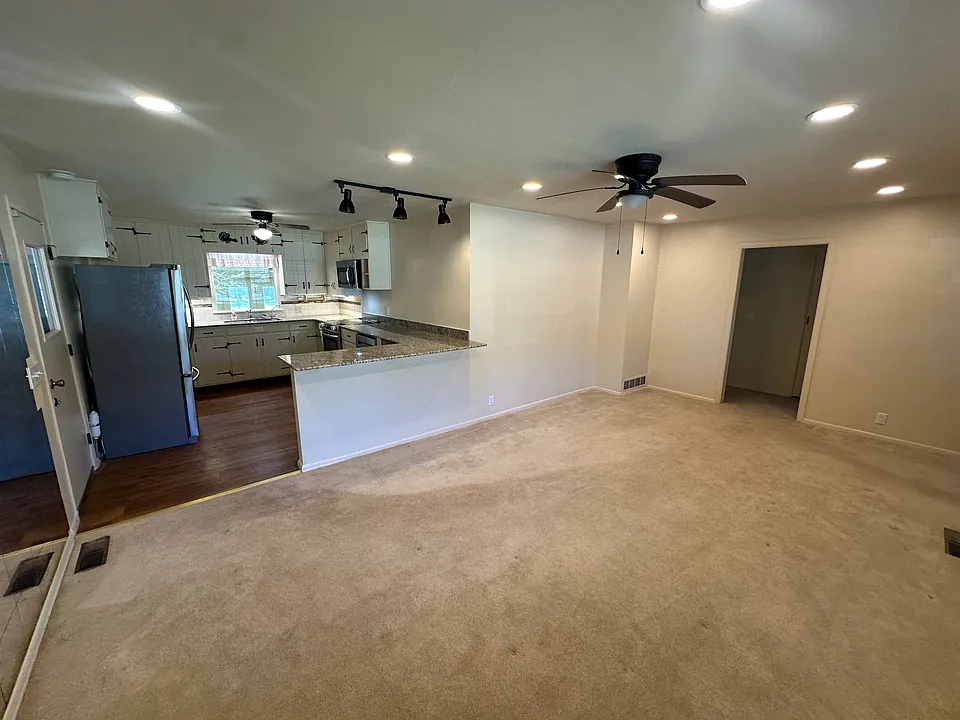 2025 W Wedington Dr