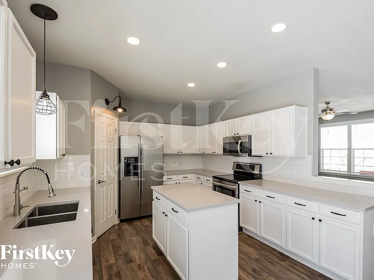 9919 Jasper St — Photo 9