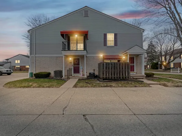 24704 Meadow Ln, Harrison Township, MI 48045