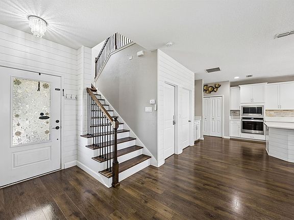 3rd image of 97371 Harbor Concourse Cir