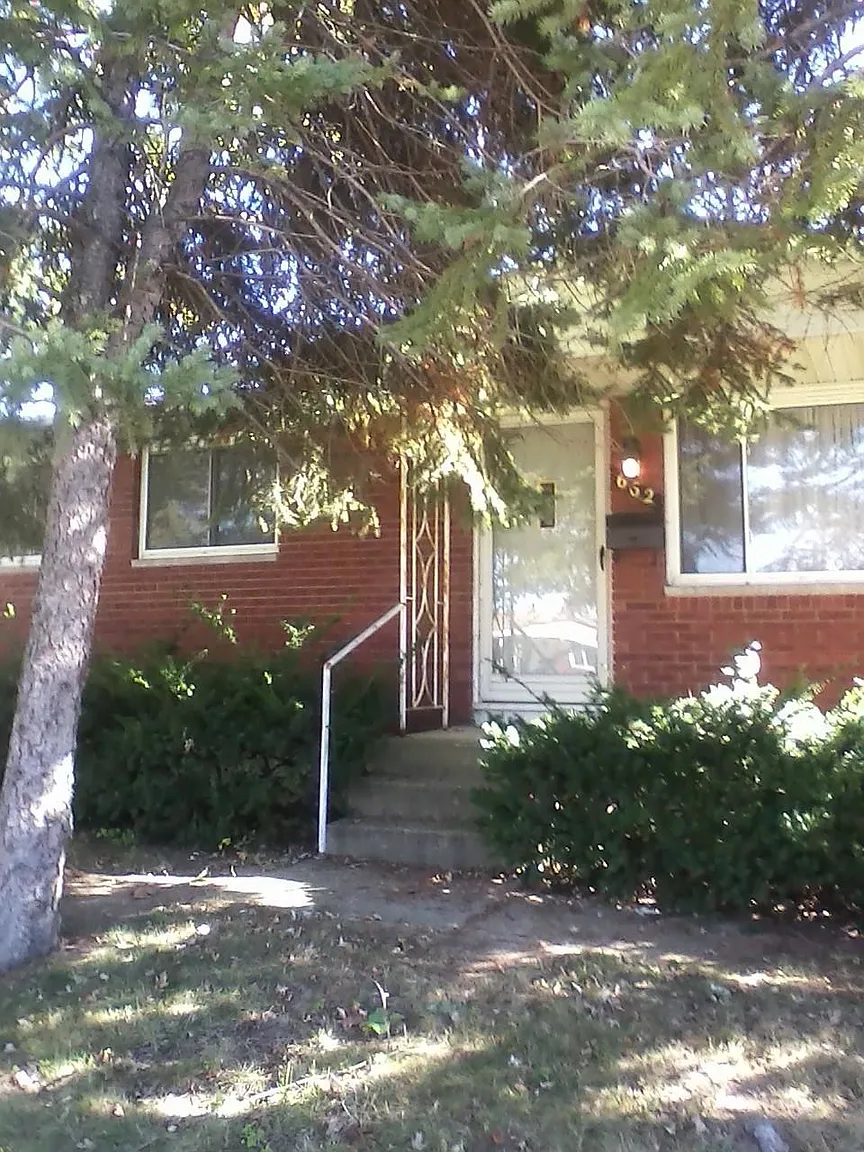 662 Glenmoor Dr photo 1