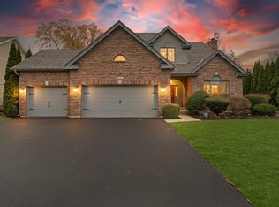 7437 Bittersweet Dr, Gurnee, IL 60031