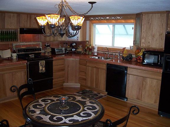 Newly redone kitchen.