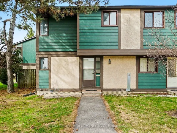 1641 Meadowbrook Rd, Ottawa, ON K1B 4W6
