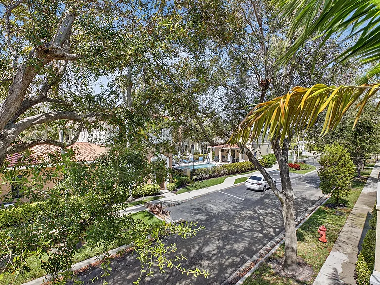 2515 Venetian Ct — Photo 21