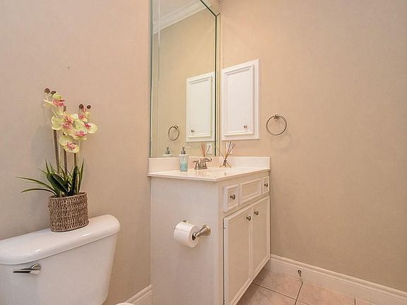 5th image of 146 Oak Place Dr