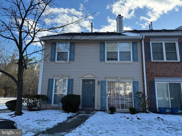 94 Versailles Ct, Hamilton, NJ 08619