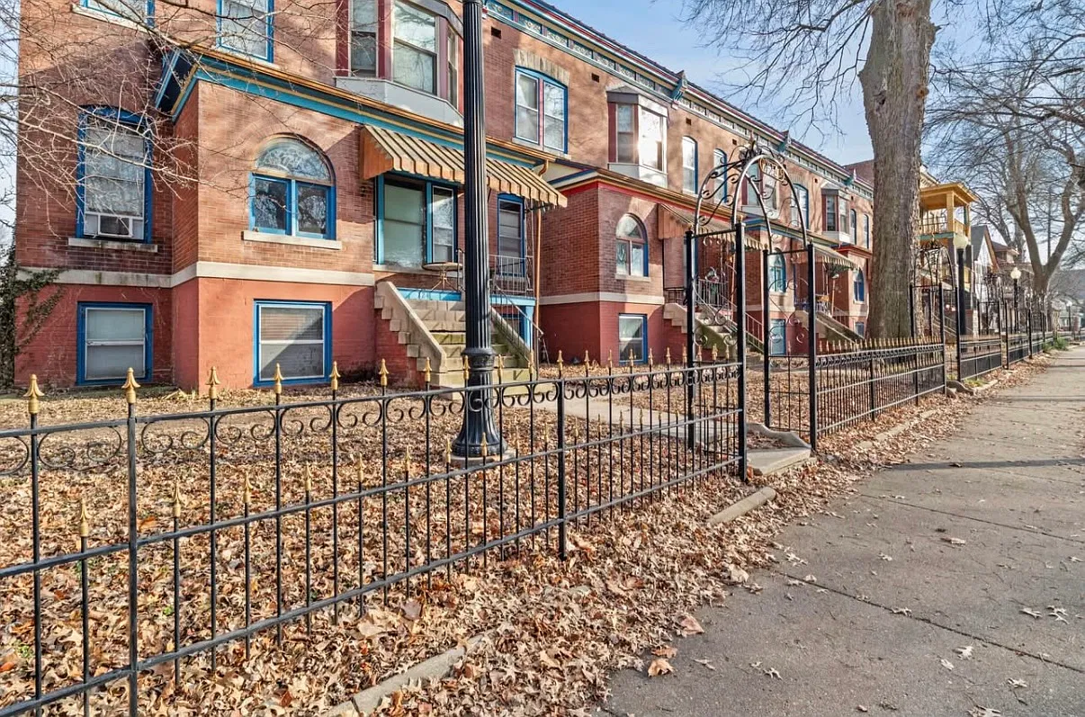 3 bed, $1,050 — Photo 1