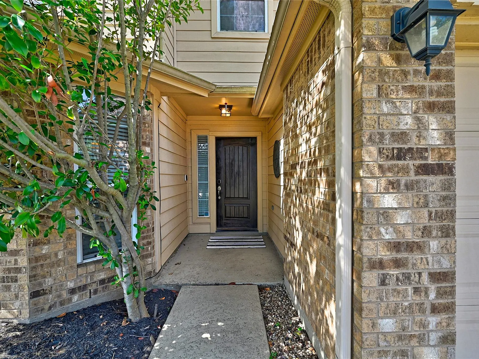 3 bed, 2.5 bath, 1782 sqft, $2,350 — Photo 2
