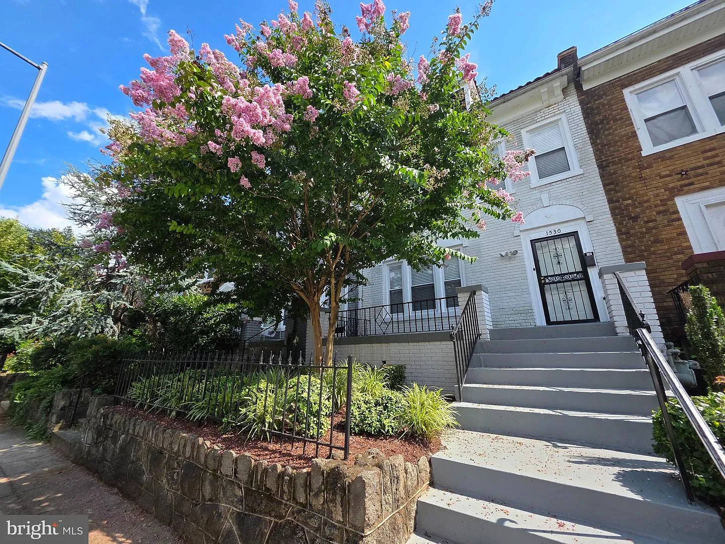 1530 Spring Pl NW photo 1